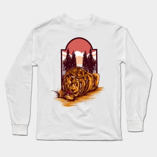 A lion enjoying its prey Long Sleeve T-Shirt